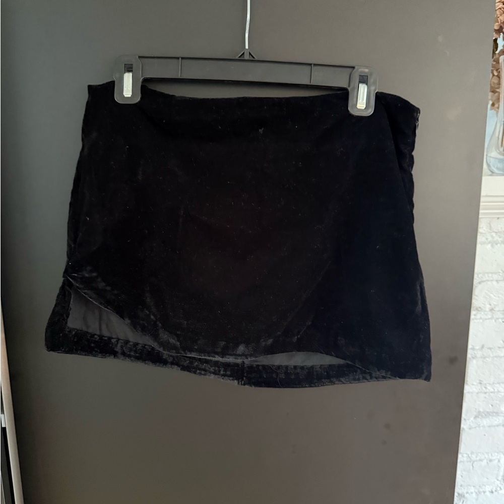 NEVER WORN Black Velvet Mini Skirt